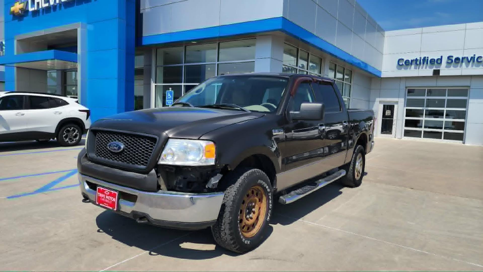 2006 Ford F-150 XLT in Blue — front three-quarter view