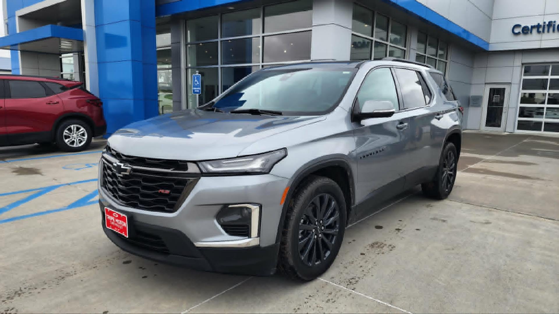 2023 Chevrolet Traverse RS in Sterling Gray Metallic — front three-quarter view